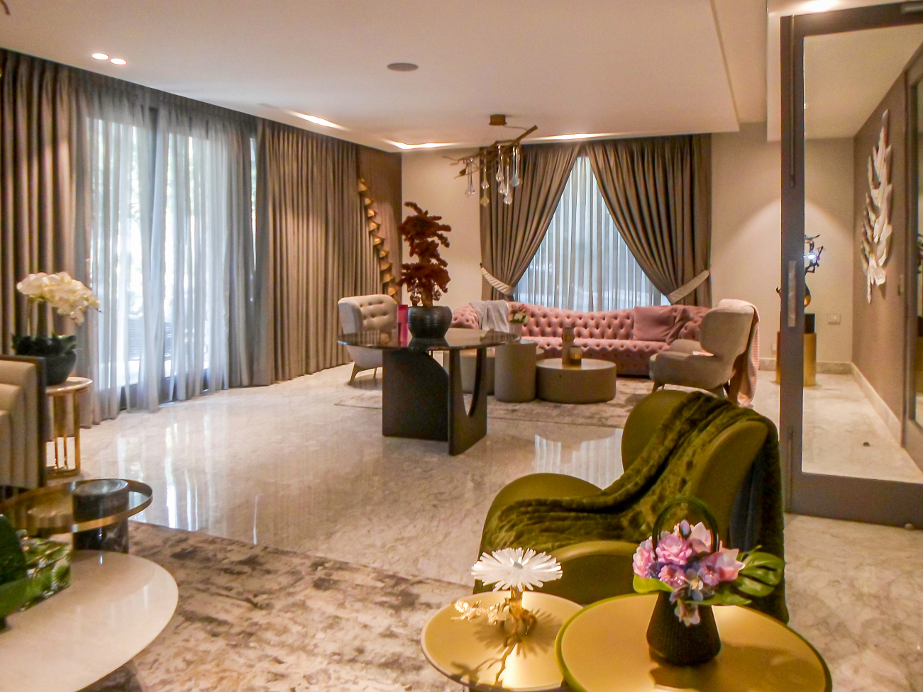 AIExclusive A modern home oozing opulence and contemporary aesthetic