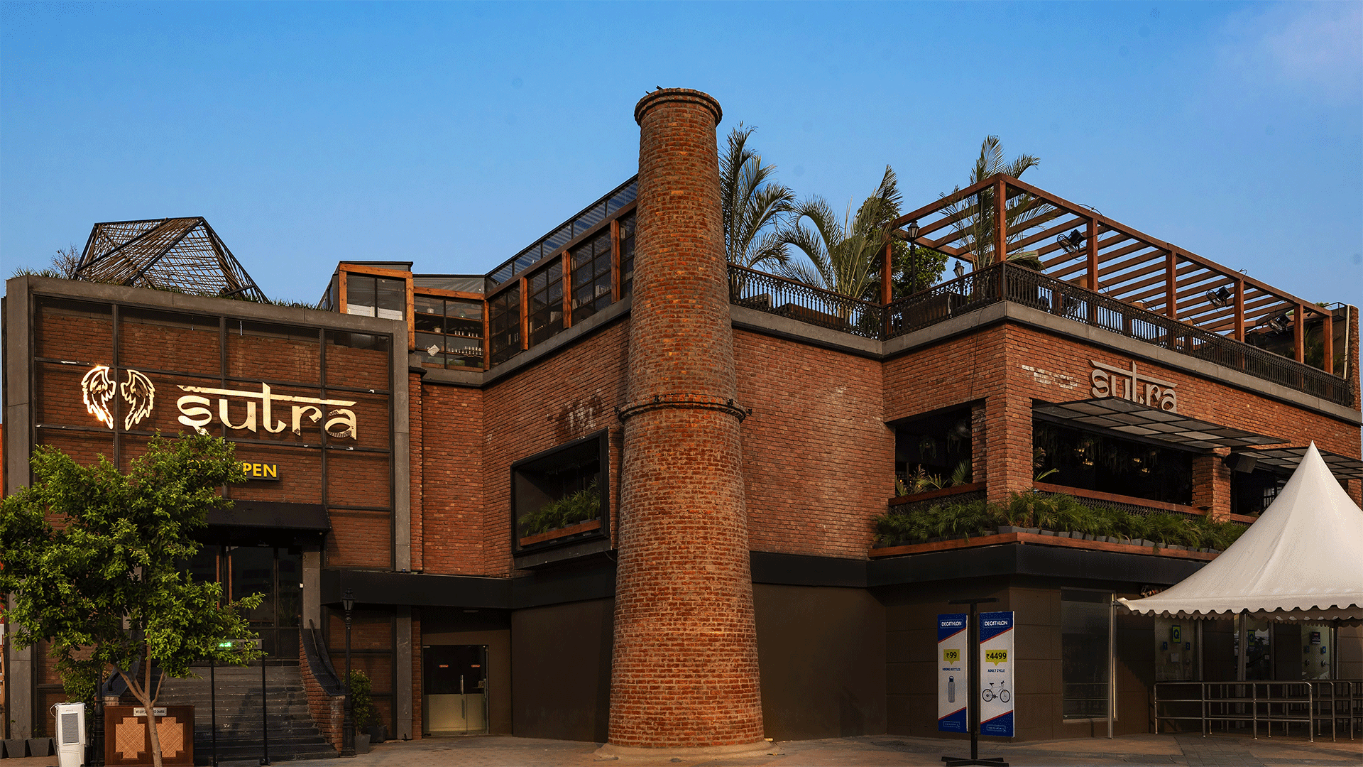 Chromed Design Studio gives Sutra, a premium gastropub, to Noida