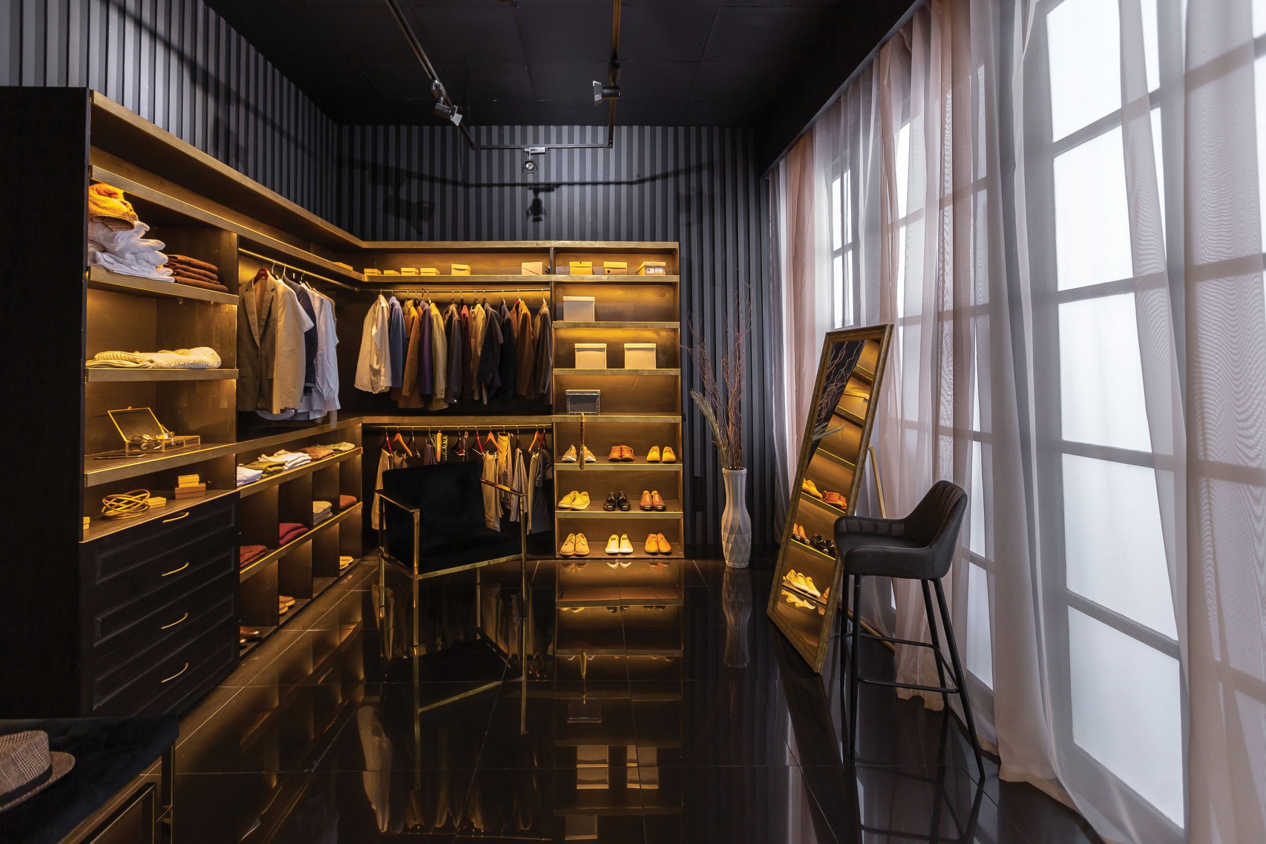 LetsTalk: Walk-in wardrobe designs for smart luxury homes