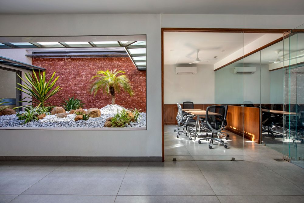 Explore the interactive design of this office with a steel skeleton ...
