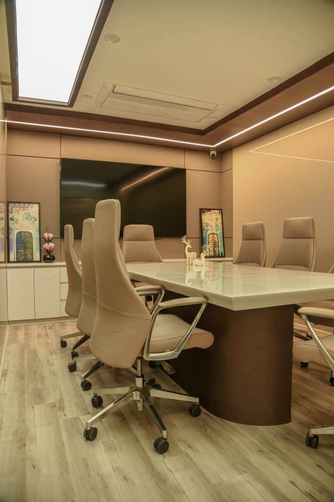Reveal traditional roots as you unwrap this elegant Jaipur office ...