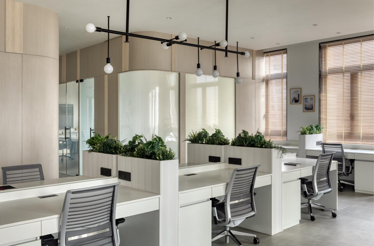 Collaborative Bullpen Walk through this 2,000 sq ft office in Mumbai where contemporary ...