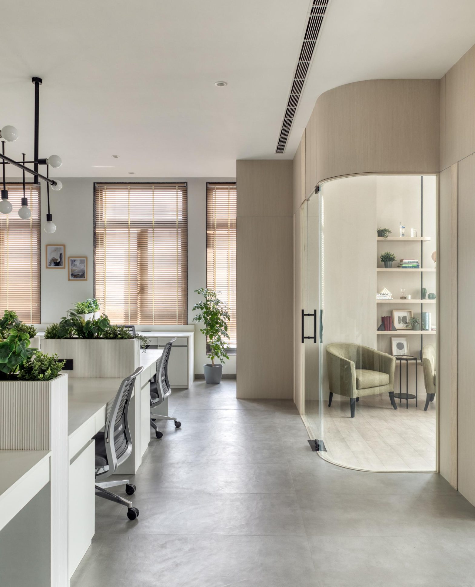 Collaborative Bullpen Walk through this 2,000 sq ft office in Mumbai where contemporary ...