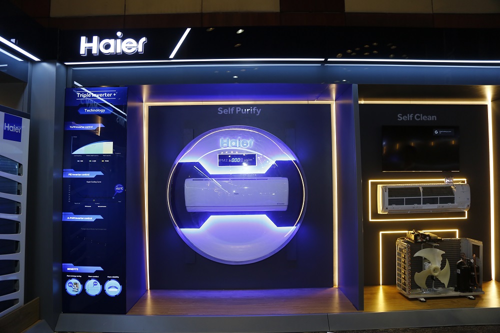 Airplay haier. Haier умный дом. Хаер магнитола. Haier выставка. Клуб Haier.